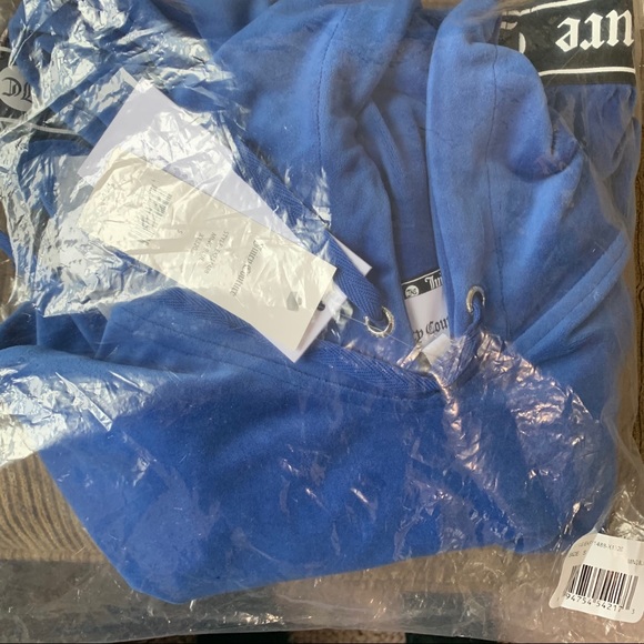 Juicy Couture Signature Cropped Pullover (… - Picture 5 of 7